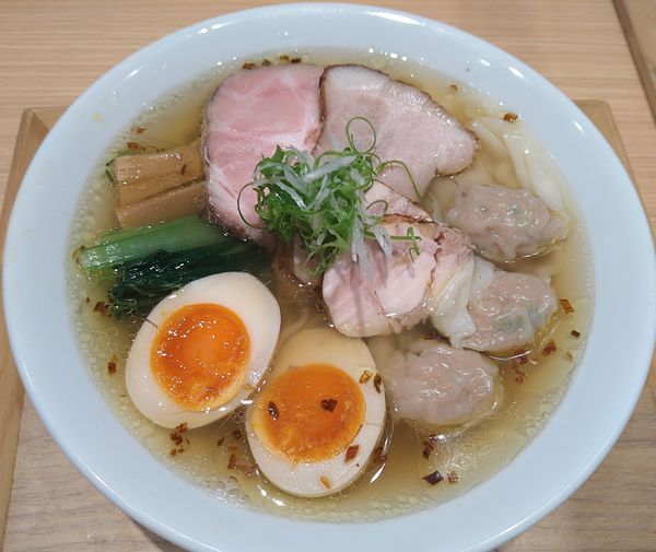 「【鉢ノ葦葉】特製塩らー麺 ￥1900」@ラーメンWalkerキッチンの写真