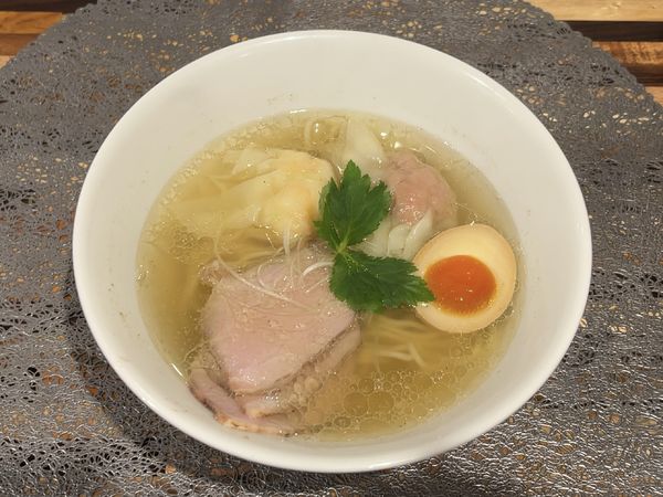 「肉1エビ1ワンタンラァ麺（しお山椒）」@麺屋おやゆびの写真