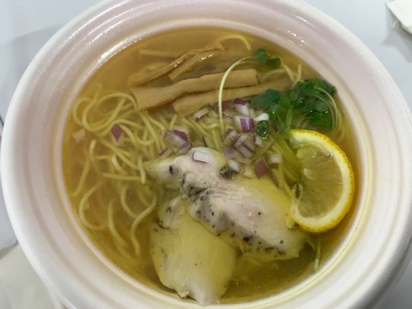 「はちきん地鶏の白醤油らーめん1000円」@東京ラーメンフェスタ2022 supported by Rakutenの写真