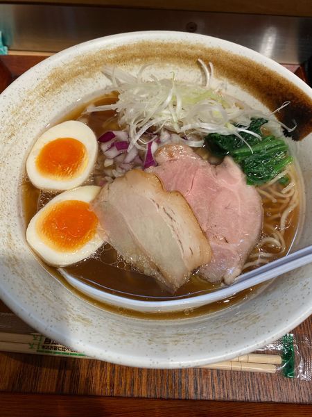 「味玉醤油らぁ麺」@貝出汁らぁ麺 みぎわの写真