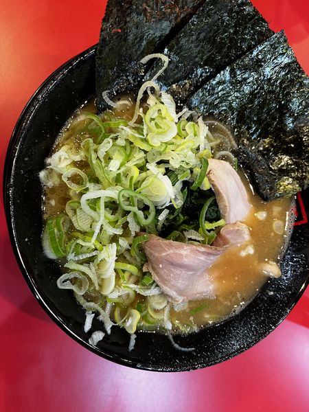 「ラーメン780円＋きざみネギ80円」@家系ラーメン王道 王道之印の写真