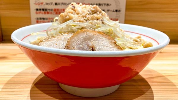 「中ラーメン 極太麺（250g）¥890」@眞久中の写真