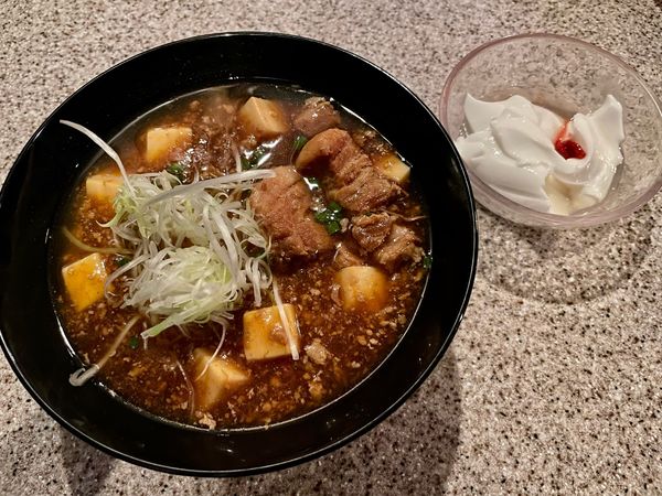 「ボイジャーセット(豚角煮とマーボー豆腐のあんかけ麺＋杏仁豆腐)」@China Voyagerの写真