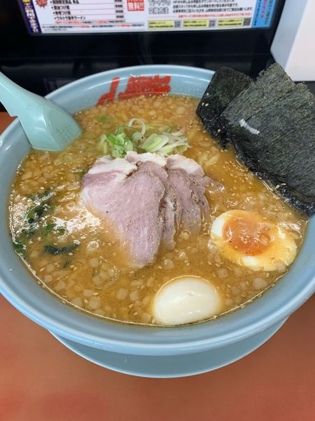 「特製味噌 + チャーシュー + 味玉」@ラーメン山岡家 さいたま丸ヶ崎店の写真