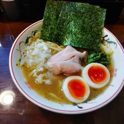 味玉豚骨醤油ラーメン(並盛)