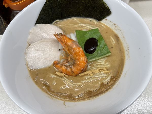 「濃厚海老そば」@マグロ卸のマグロ丼とラーメンの店 ウミノイロの写真