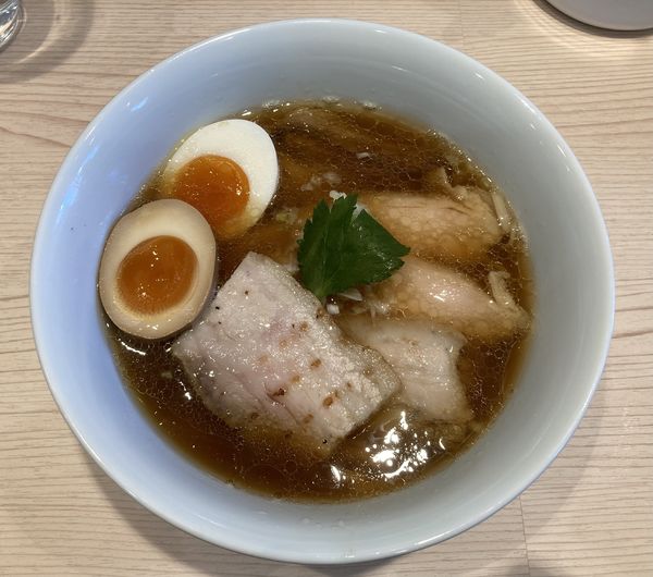 「特製しょうゆらーめん」@らーめん藁の写真