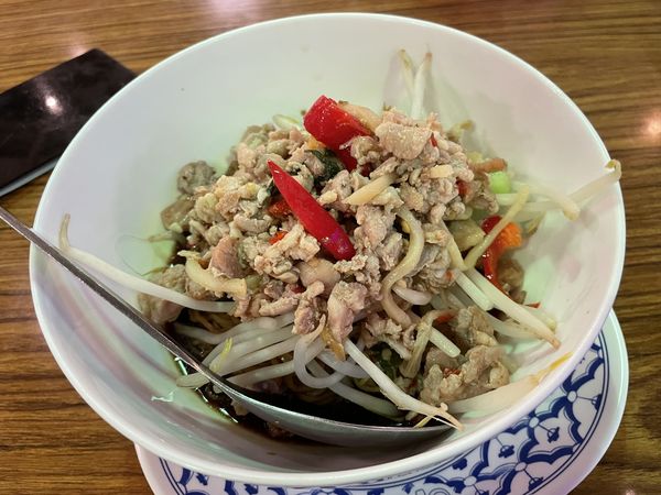 「バミー ヘーン ガパオ ガイ」@ゲウチャイ 横浜クイーンズイースト店の写真