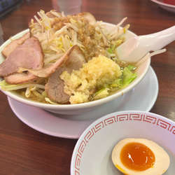 にんにく背脂醤油ラーメン　935円