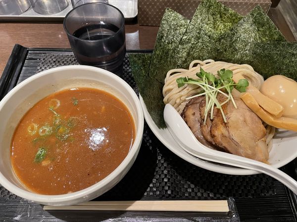 「つけ麺＋特製」@ブラウンの写真
