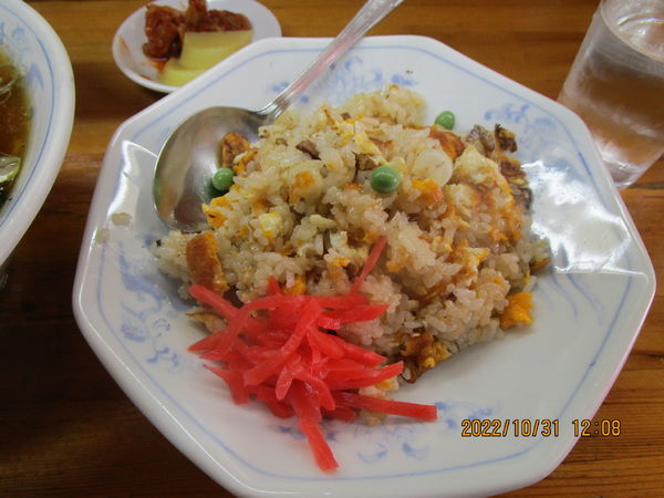 「半チャーハン（とラーメンSet）950円」@中華料理 新華の写真