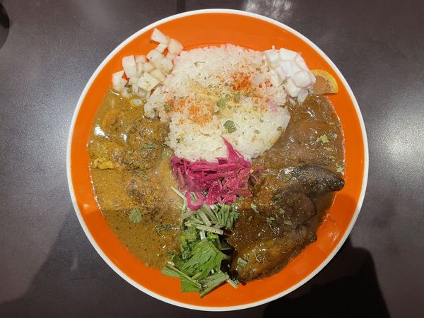 「2種合いがけ：10月の終わりに食べるカレー」@カリカリスパイスの写真