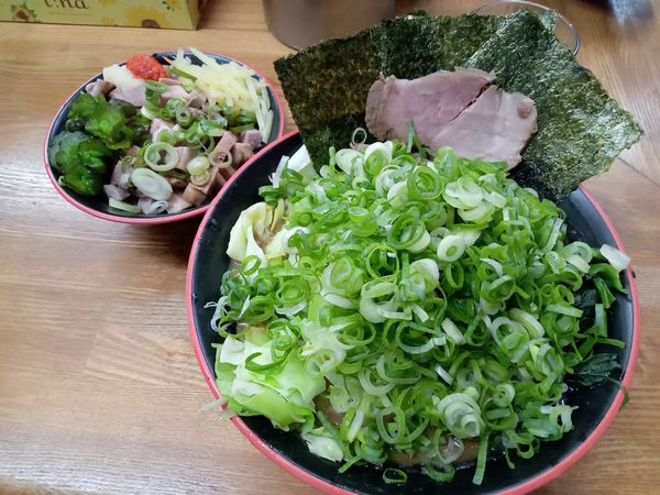 「全部のせ¥１０８０日替わりまかない飯¥50」@麺家 紫極の写真