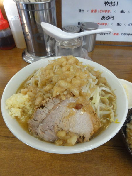 「ラーメン少なめ850円ニンニク+アブラどでん」@ラーメンの店 どでん 北浦和店の写真