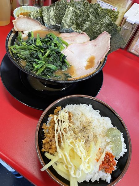 「チャーシューメン(3枚)+青菜+のり+バラ+ライス」@王道家直伝 との丸家 八潮店の写真