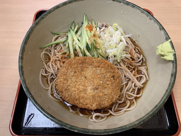 「冷やしコロッケそば 490円」@箱根そば 新宿西口店の写真