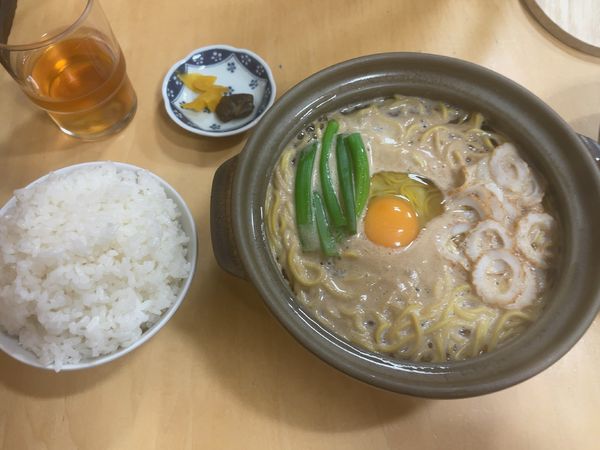 「鍋焼きラーメン並+ライス小」@鍋焼きラーメン千秋の写真
