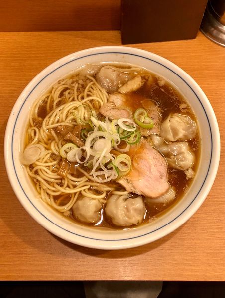 「ワンタンメン+背脂（1000）」@共楽の写真