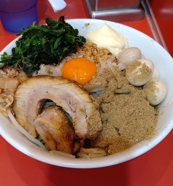 「辛いまぜそばミニ+うずら､ほうれん草､マヨ､魚粉」@麺屋 桐龍 久喜店の写真