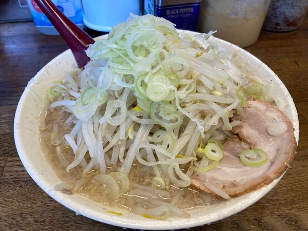 「らーめん900円＋トッピングもやし120円」@らーめん弁慶 門前仲町店の写真