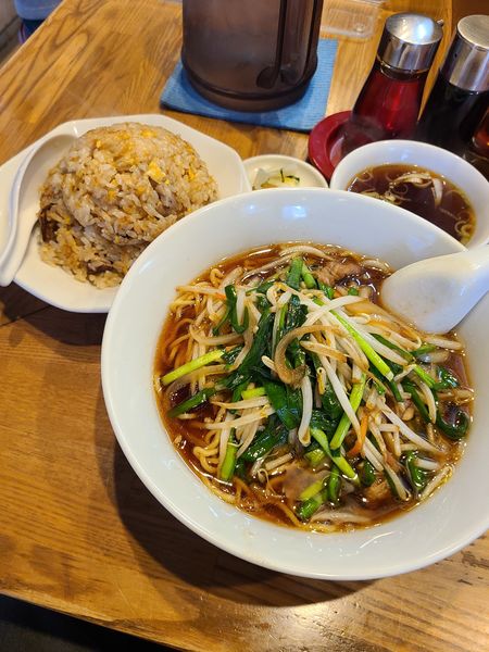 「ニラソバ+チャーハン」@新雅の写真