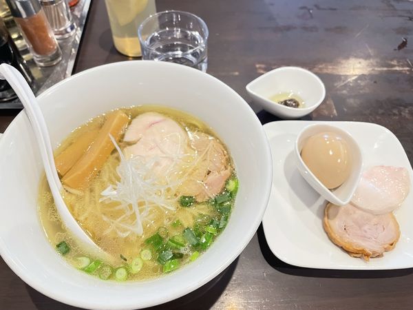 「鶏そば(塩) 〜トリュフ〜」@活龍鶏そば専門店 とりだけの写真