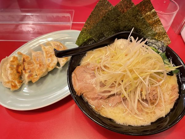 「ネギチャーシュー(塩)+餃子」@横浜家系ラーメン 府中大和家の写真