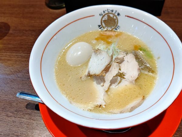 「醤油鶏白湯ラーメン(並盛・110g)780円」@らーめんや なかじゅう亭 高崎オーパ店の写真