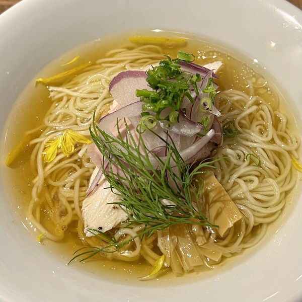 「鶏と水（あっさり）塩＋【限定替玉】紅ズワイ蟹のソース」@蜂と蝶の写真