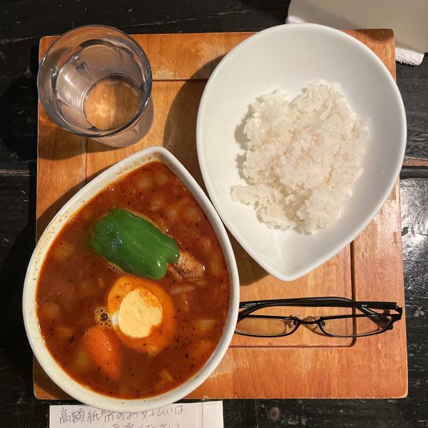 「赤 チキンのカレー 3倍」@スープカレー屋 鴻 神田神保町店の写真