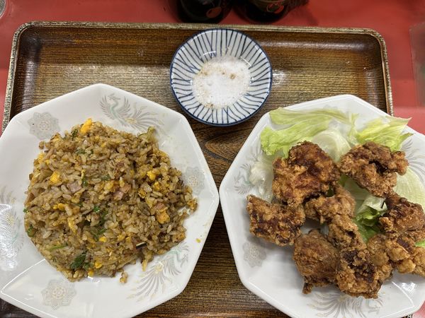 「半チャーハンセット（唐揚げ）950円」@ラーメン横丁の写真