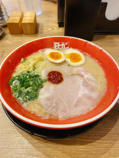 「極上豚骨モヒカンらーめん」@モヒカンらーめん ラーメン滑走路店の写真