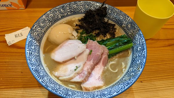 「特製濃厚煮干しそば+和え玉」@麺屋いとうの写真