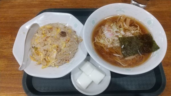 「チャーハンセット（小ラーメン杏仁豆腐付）900円」@中華 萬来軒の写真
