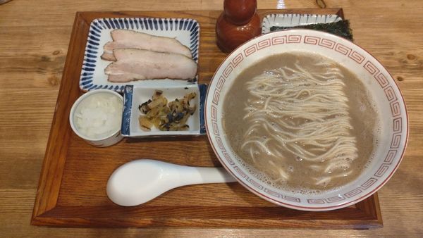 「海富そば」@炭火焼濃厚中華そば 威風堂道の写真