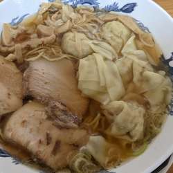 まのけ　ワンタン麺