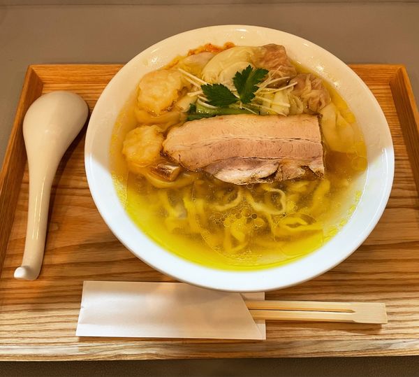 「ワンタン付き白醤油らーめん」@あはれの写真