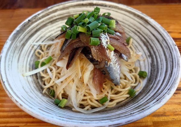 「いわしそば with 超極太手揉み麺の淡麗煮干しつけめん」@中華そば よしかわの写真