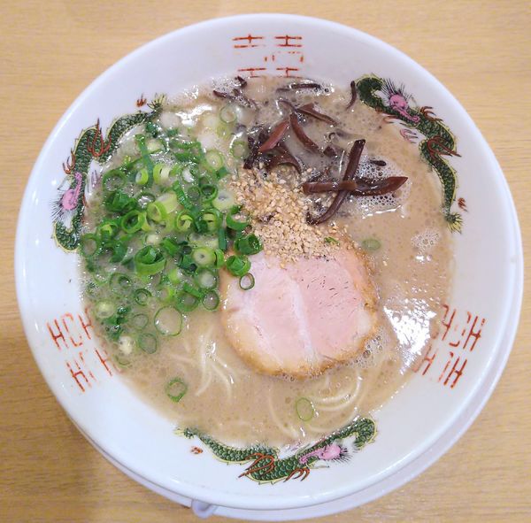 「長浜ラーメン＋高菜+替玉」@博多長浜ラーメン 翔龍 小田原ぶらり横丁店の写真