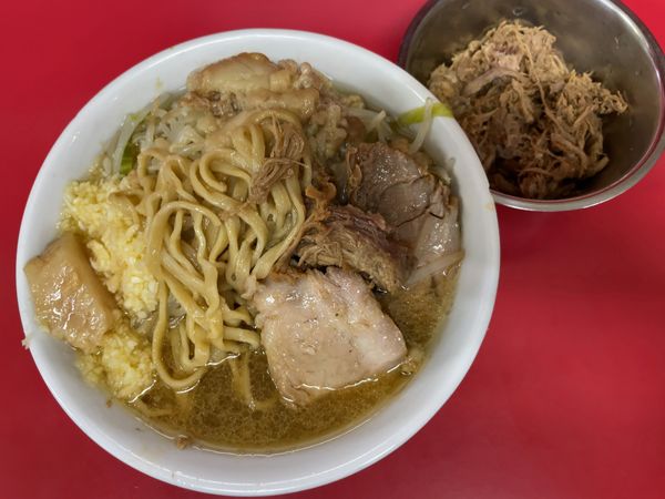 「麺半分　豚2枚　ニンニクアブラ　豚ほぐし」@ラーメン二郎 茨城守谷店の写真