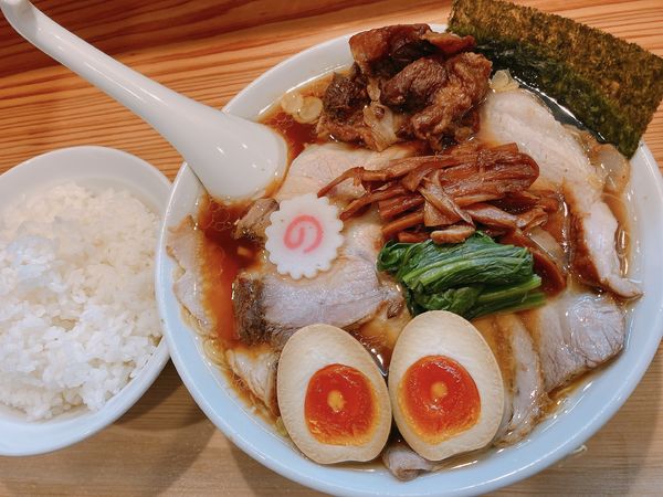 「しょうゆチャーシュー麺＋味玉＋ライス」@オランダ軒の写真
