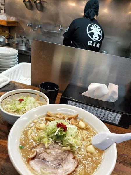 「味噌ラーメン中盛りギタ・ヤサイマシ￥９５０」@こってりらーめん 誉の写真