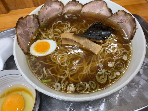 「チャーシュー麺(中)1050円+生卵」@川越大勝軒の写真