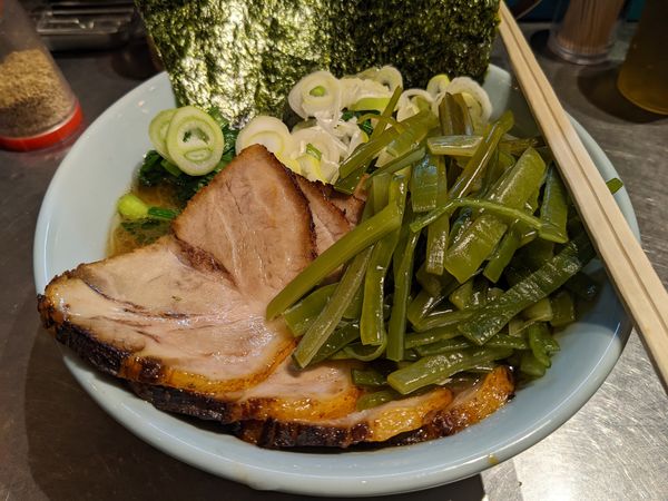 「チャーシュー麺（固め・濃め）+茎わかめ」@とんこつラーメン 藤参の写真