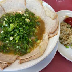 チャーシューメン＋半チャーハン：1050円