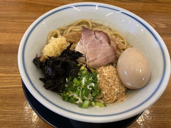 「魚介まぜそば・味玉、ニンニク」@麺彩 こはねの写真