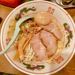 チャーシュー玉子背脂そば:950円