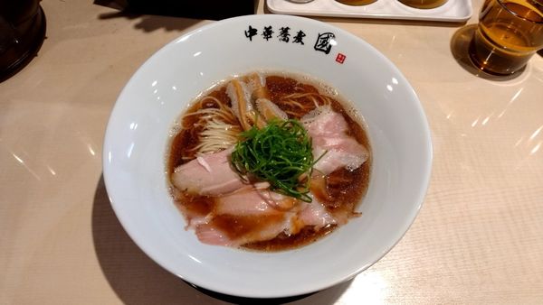 「醤油煮干蕎麦_900円」@中華蕎麦 國の写真