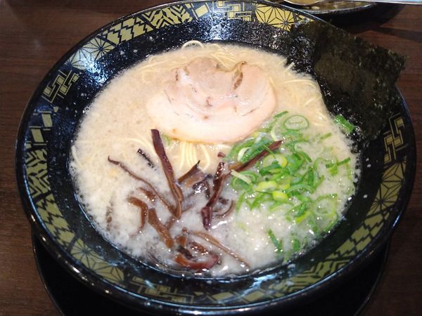 「豚骨拉麺」@らーめん屋 天照 八女ゆめタウン店の写真