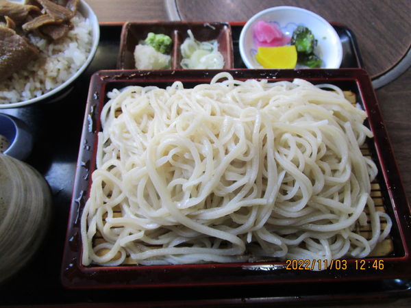 「もり蕎麦ミニ焼肉丼セット 1050円」@砂場の写真